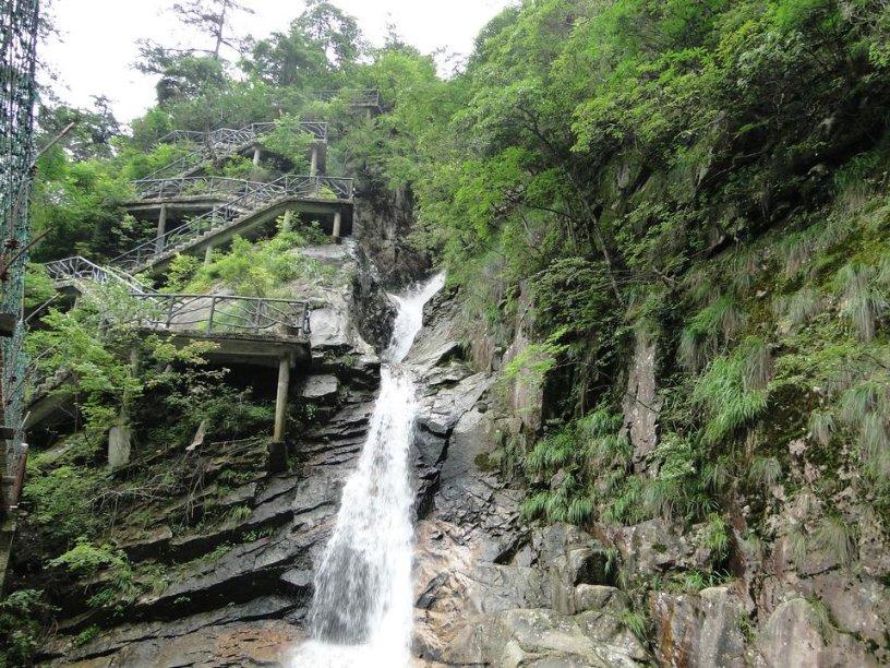 配糯米蒸一锅，味道可甜可咸，滋味丰富，特养人